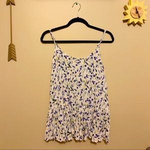 White blueberry print flowy tank top